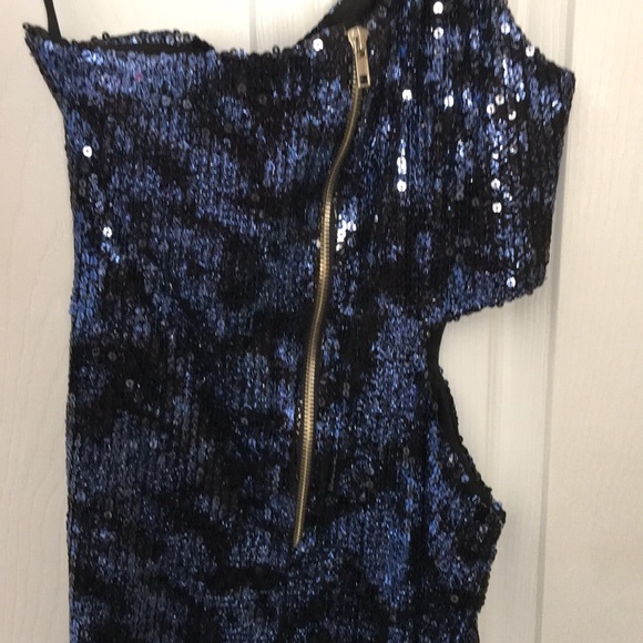 One shoulder sequin dress with side cut out - Picture 7 of 8